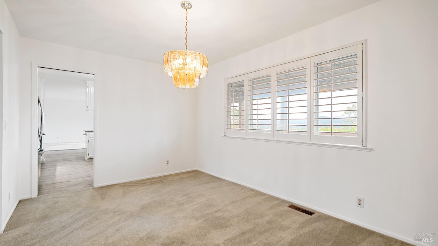 Detail Gallery Image 5 of 36 For 28 Monroe Ct, Novato,  CA 94947 - 4 Beds | 2/1 Baths