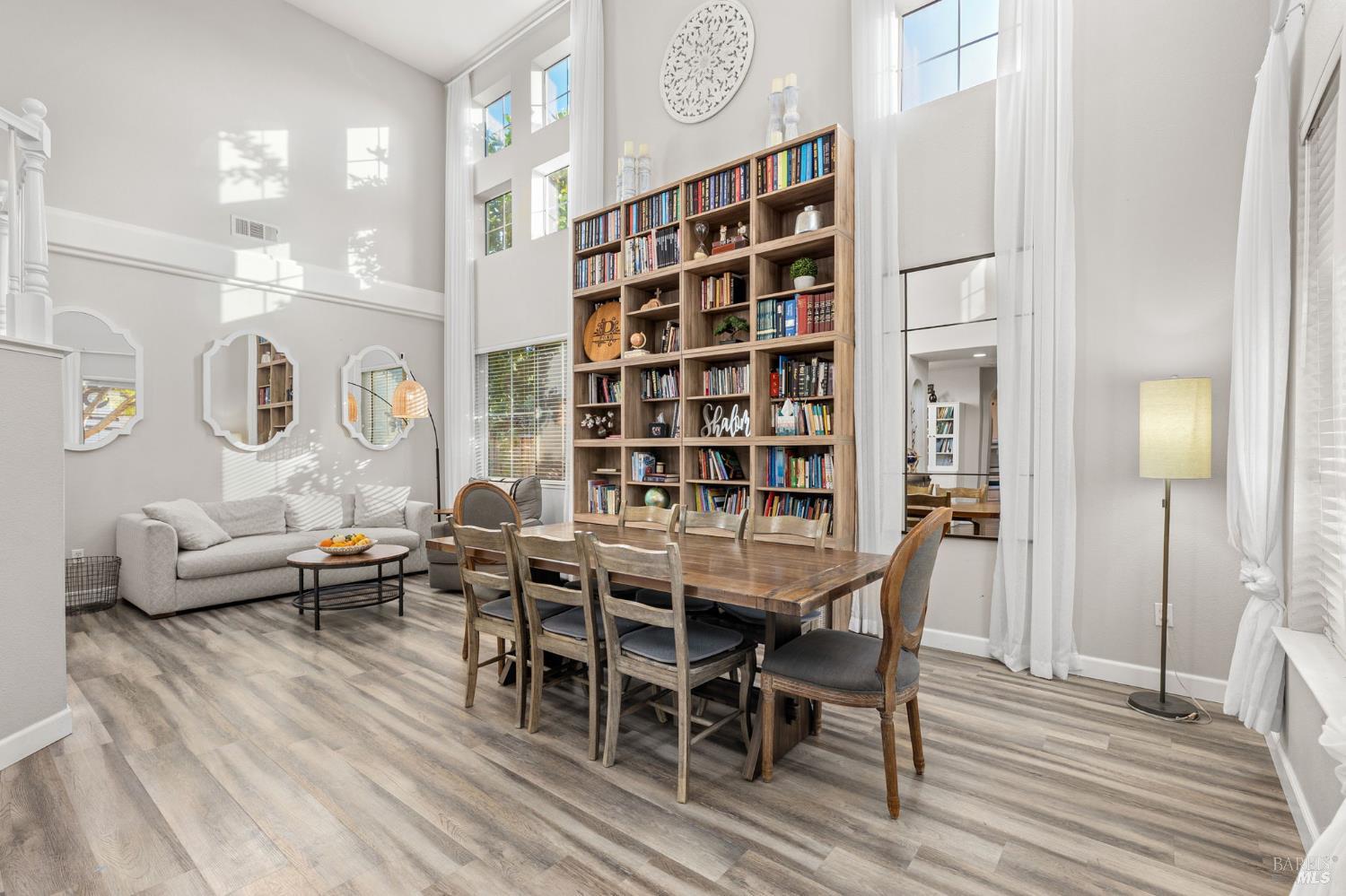 Detail Gallery Image 6 of 54 For 1049 Woodcrest Ct, Vacaville,  CA 95688 - 4 Beds | 3 Baths