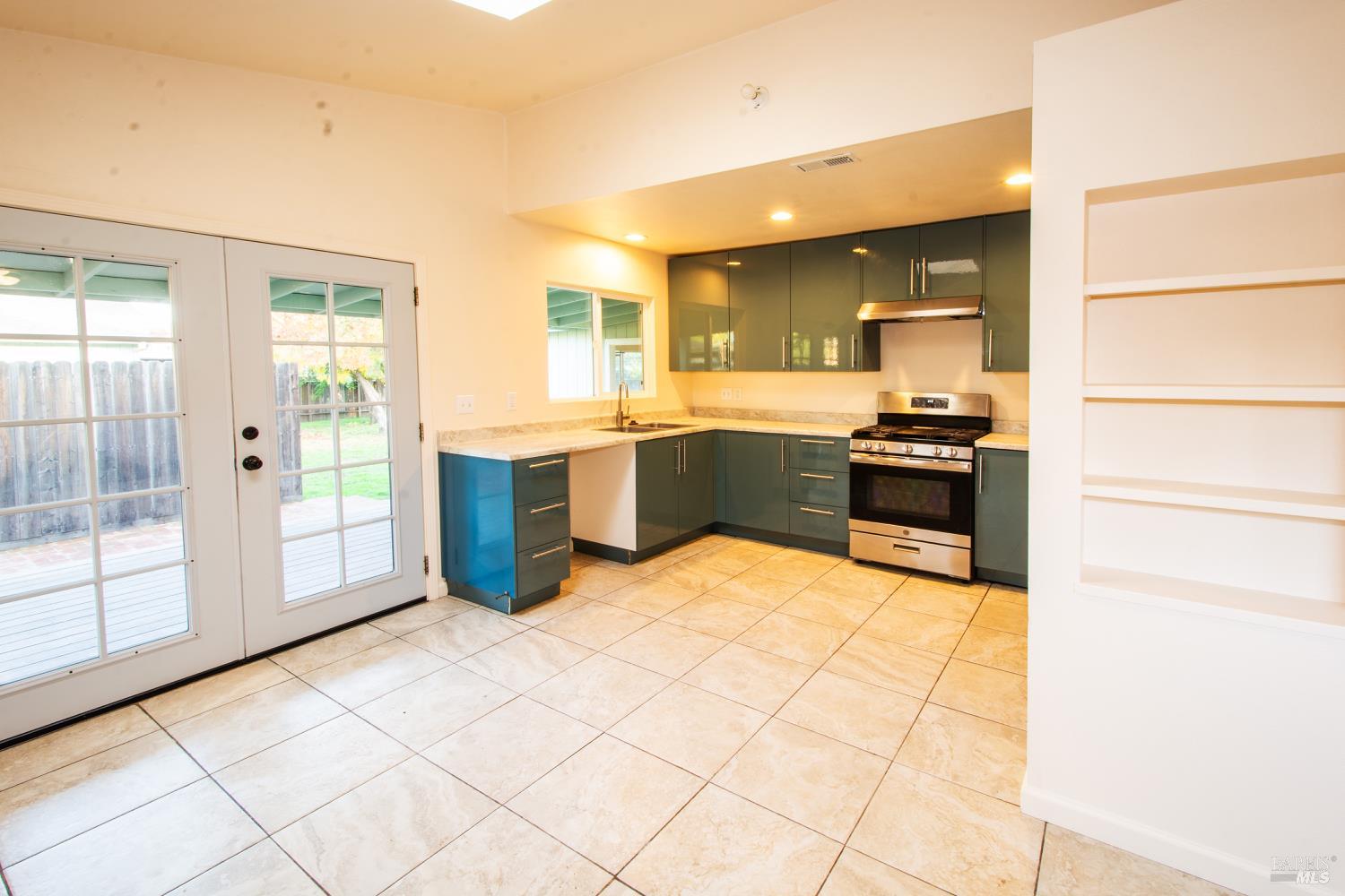 Detail Gallery Image 9 of 22 For 19191 Arnold Dr, Sonoma,  CA 95476 - 3 Beds | 2/1 Baths
