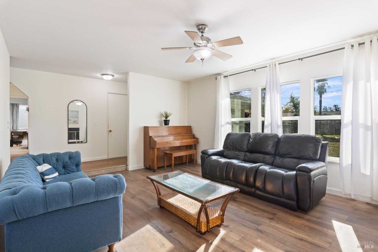 Detail Gallery Image 7 of 30 For 19894 Mountain Mdws, Hidden Valley Lake,  CA 95467 - 2 Beds | 2 Baths