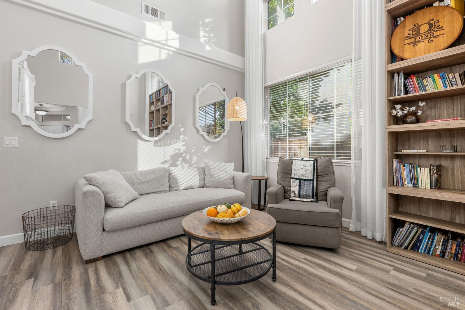 Detail Gallery Image 7 of 54 For 1049 Woodcrest Ct, Vacaville,  CA 95688 - 4 Beds | 3 Baths