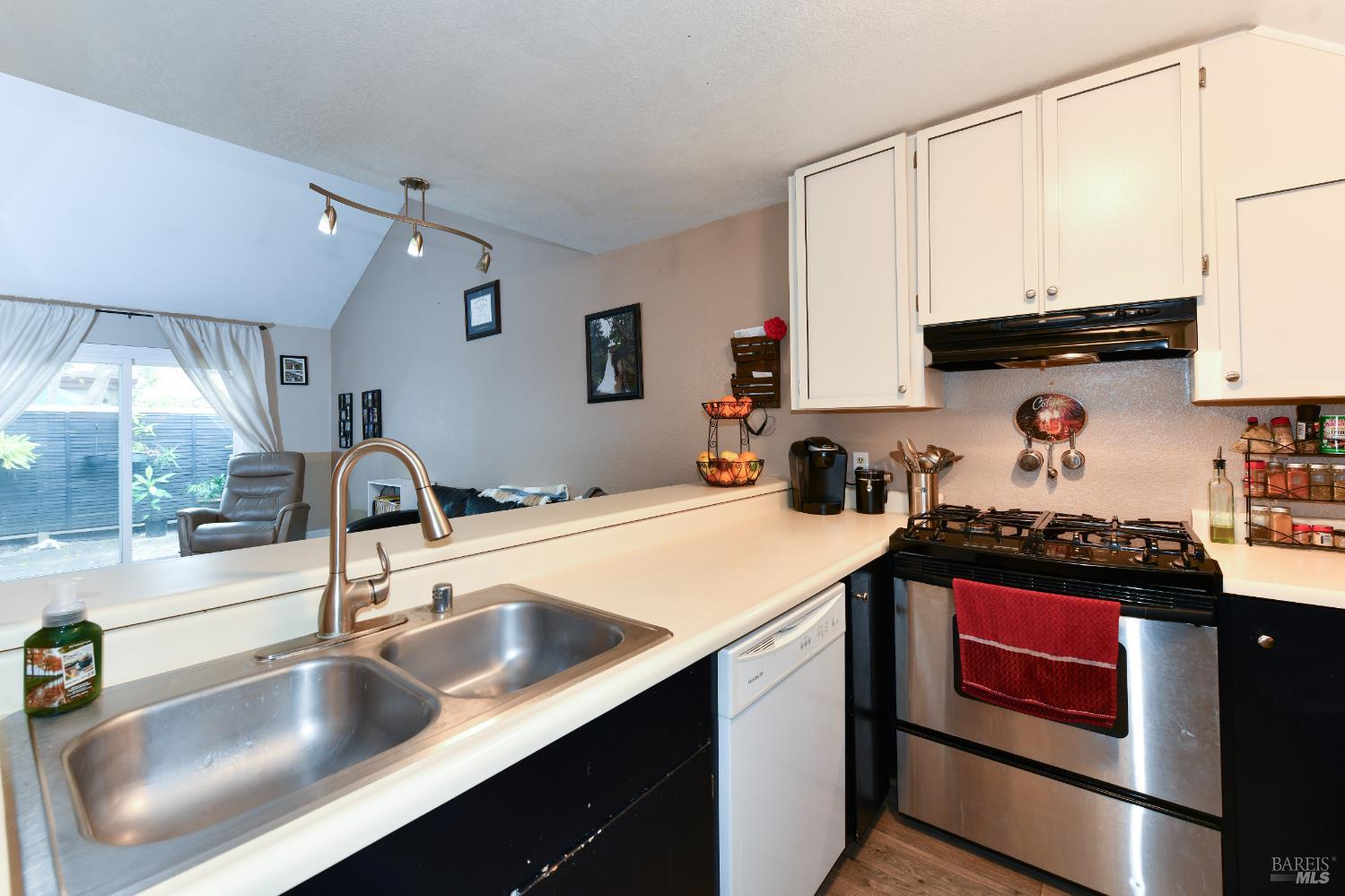 Detail Gallery Image 10 of 26 For 7755 Camino Colegio Dr, Rohnert Park,  CA 94928 - 2 Beds | 2 Baths