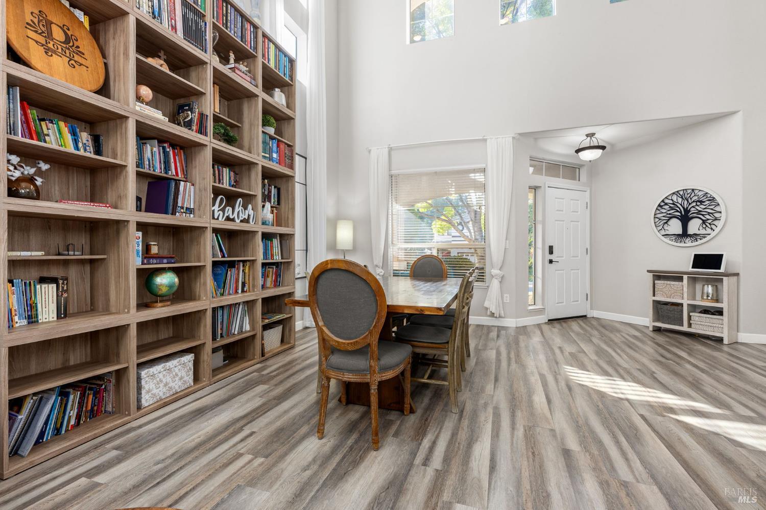 Detail Gallery Image 8 of 54 For 1049 Woodcrest Ct, Vacaville,  CA 95688 - 4 Beds | 3 Baths