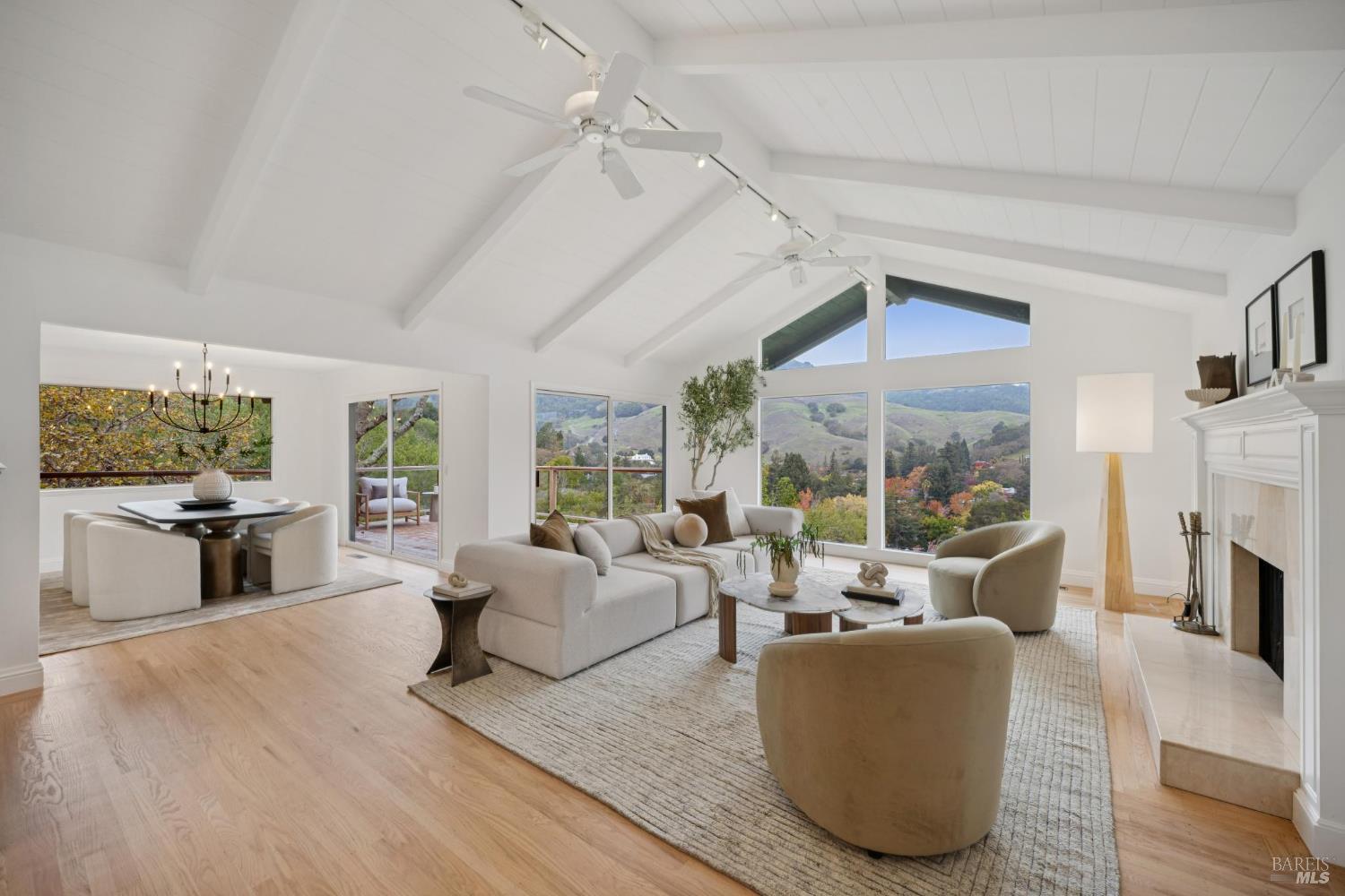 Detail Gallery Image 9 of 46 For 16 Dutch Valley Ln, San Anselmo,  CA 94960 - 4 Beds | 2 Baths