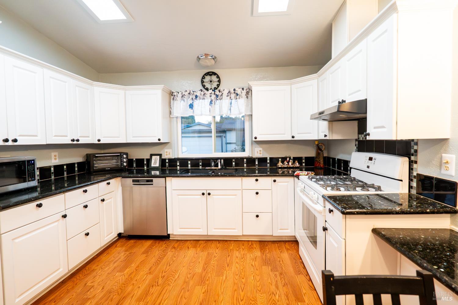 Detail Gallery Image 8 of 36 For 2555 Flosden Rd 117, American Canyon,  CA 94503 - 2 Beds | 2 Baths