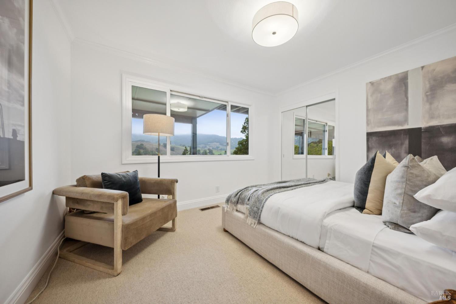 Detail Gallery Image 34 of 46 For 16 Dutch Valley Ln, San Anselmo,  CA 94960 - 4 Beds | 2 Baths