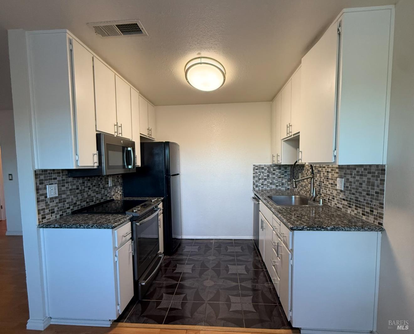 Detail Gallery Image 13 of 21 For 2754 Winding Ln, Antioch,  CA 94531 - 2 Beds | 2 Baths