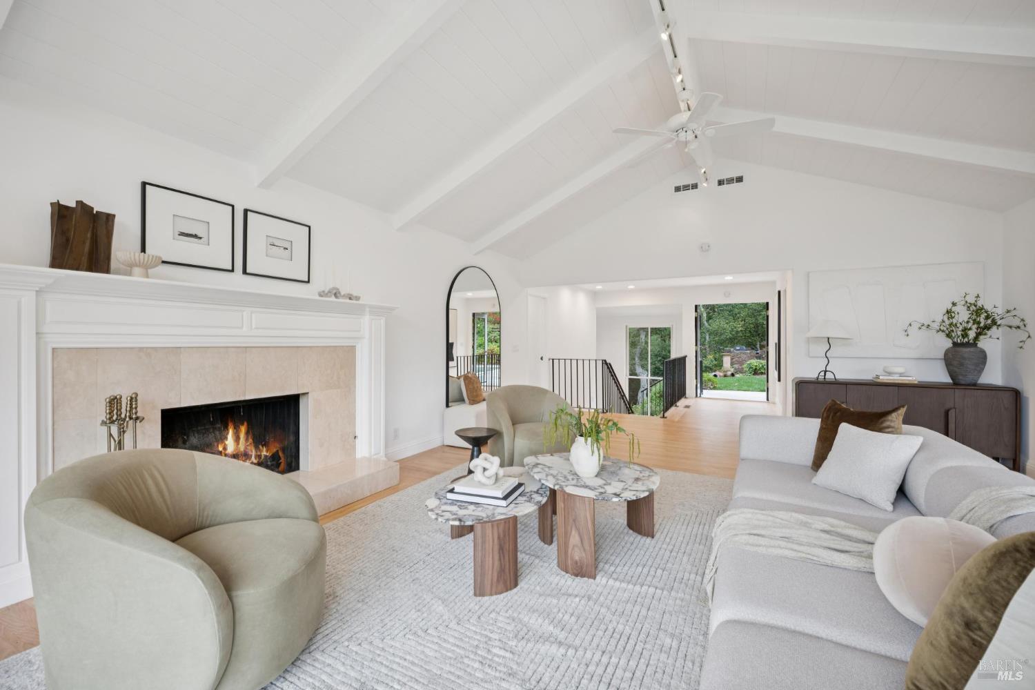 Detail Gallery Image 8 of 46 For 16 Dutch Valley Ln, San Anselmo,  CA 94960 - 4 Beds | 2 Baths