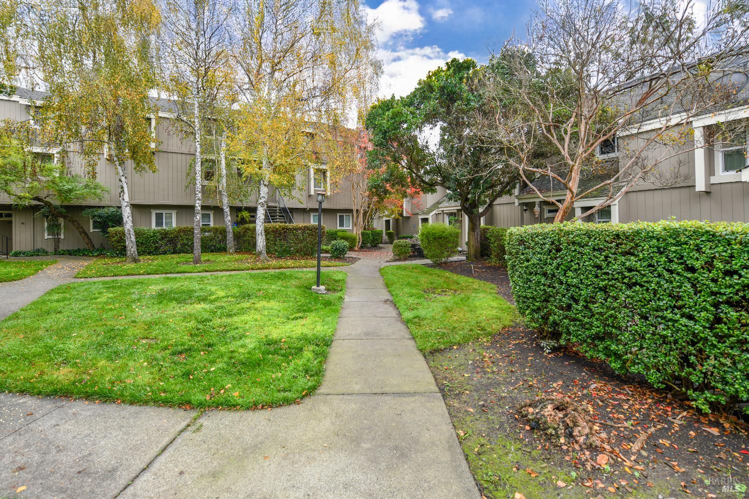 Detail Gallery Image 5 of 26 For 7755 Camino Colegio Dr, Rohnert Park,  CA 94928 - 2 Beds | 2 Baths