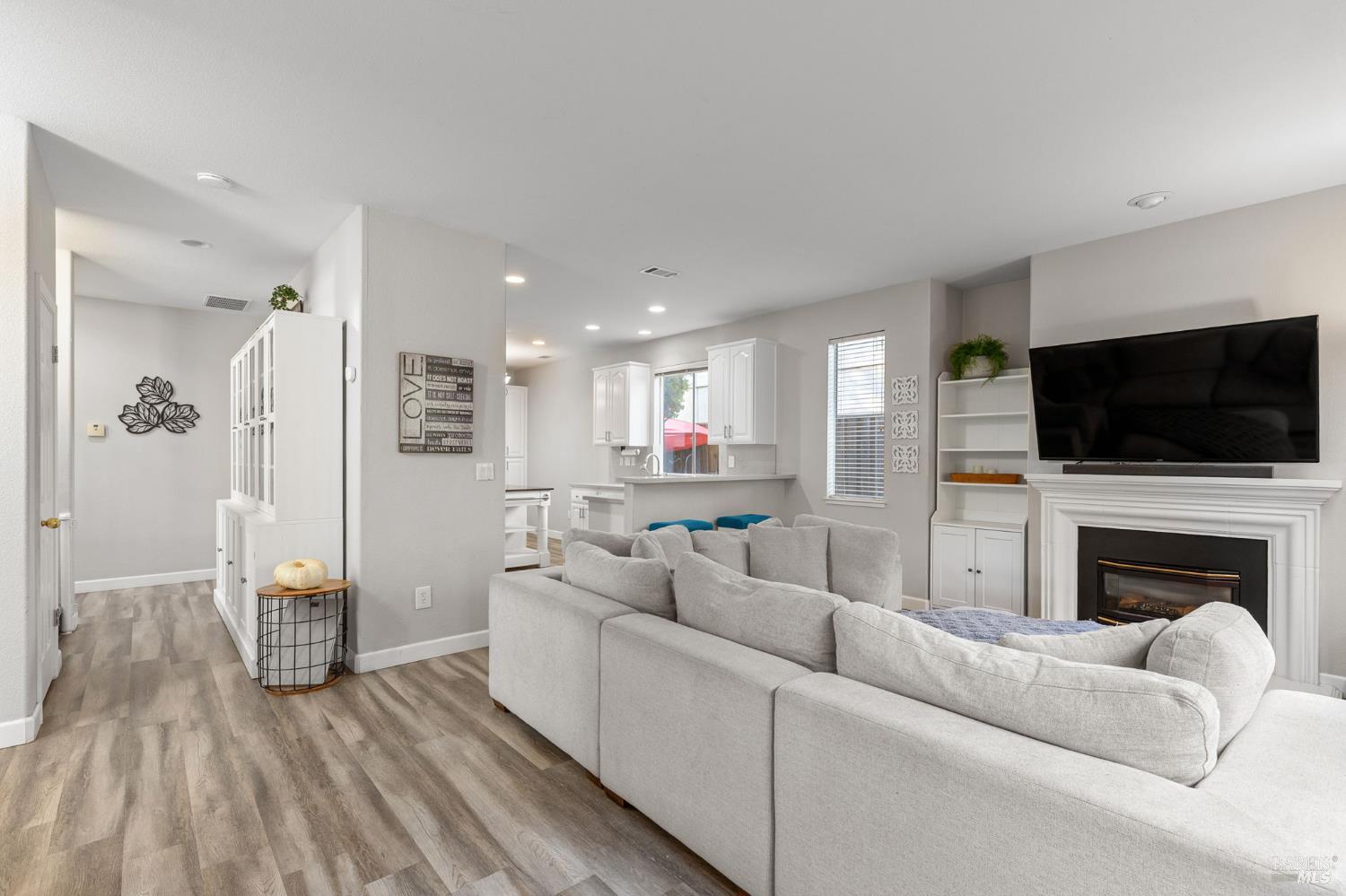 Detail Gallery Image 10 of 54 For 1049 Woodcrest Ct, Vacaville,  CA 95688 - 4 Beds | 3 Baths