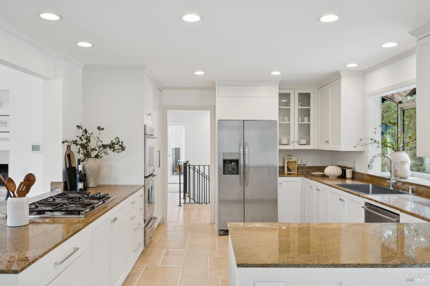 Detail Gallery Image 17 of 46 For 16 Dutch Valley Ln, San Anselmo,  CA 94960 - 4 Beds | 2 Baths