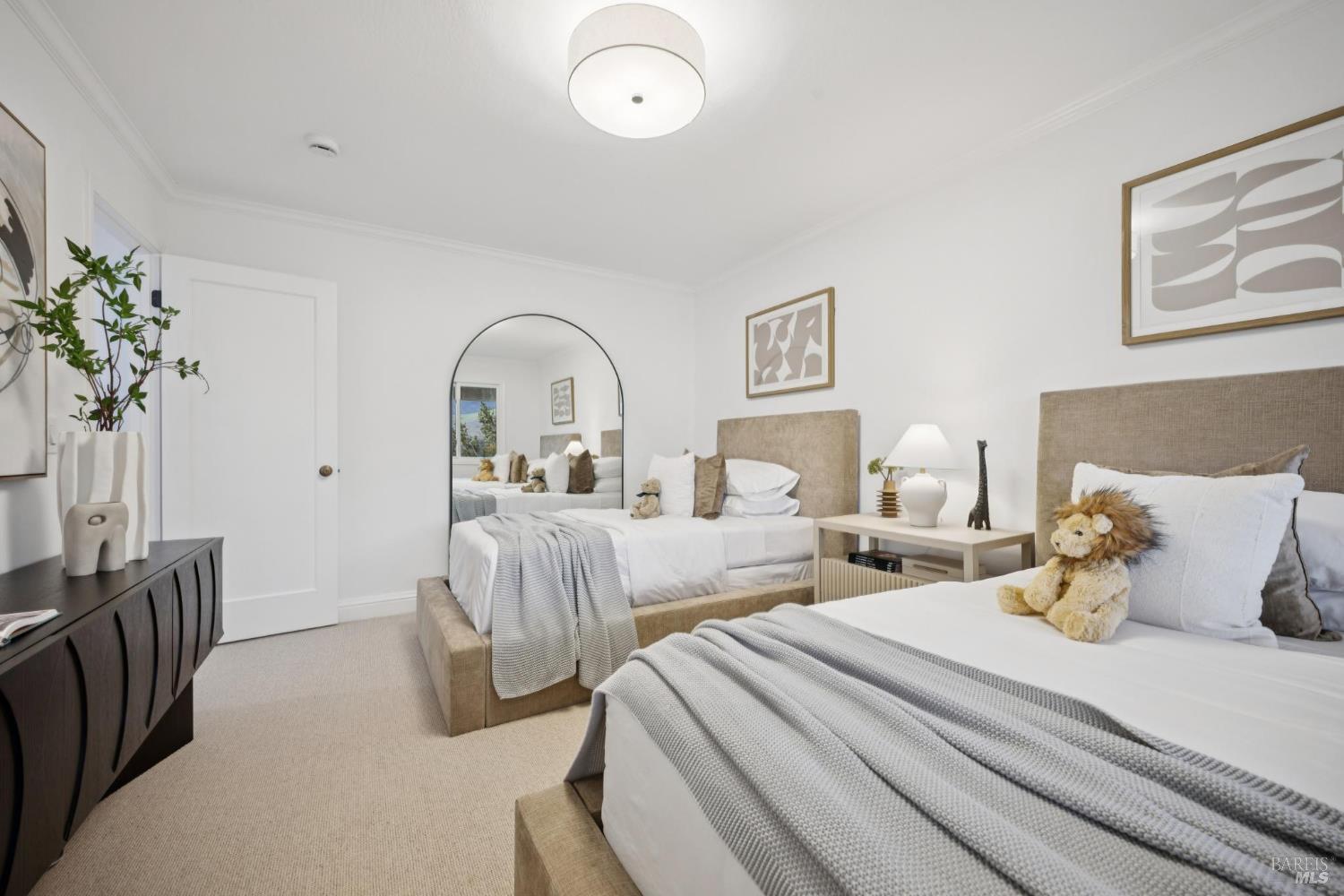 Detail Gallery Image 31 of 46 For 16 Dutch Valley Ln, San Anselmo,  CA 94960 - 4 Beds | 2 Baths