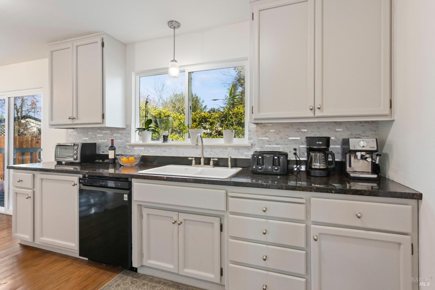 Detail Gallery Image 15 of 30 For 19894 Mountain Mdws, Hidden Valley Lake,  CA 95467 - 2 Beds | 2 Baths