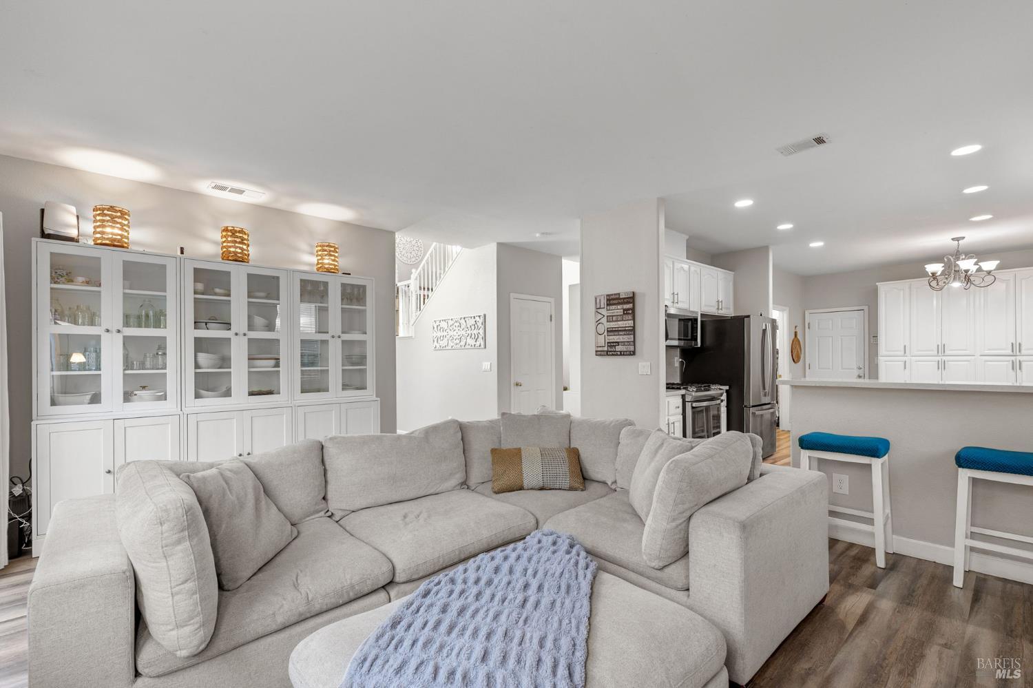 Detail Gallery Image 11 of 54 For 1049 Woodcrest Ct, Vacaville,  CA 95688 - 4 Beds | 3 Baths