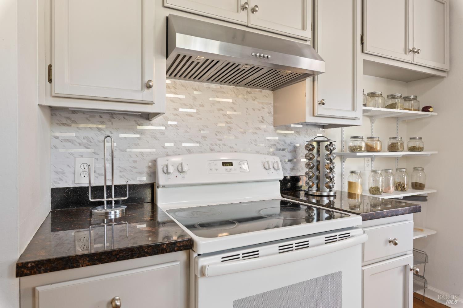 Detail Gallery Image 13 of 30 For 19894 Mountain Mdws, Hidden Valley Lake,  CA 95467 - 2 Beds | 2 Baths