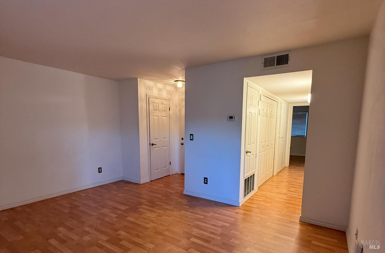 Detail Gallery Image 10 of 21 For 2754 Winding Ln, Antioch,  CA 94531 - 2 Beds | 2 Baths