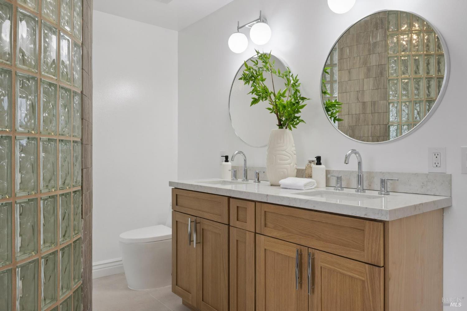 Detail Gallery Image 29 of 46 For 16 Dutch Valley Ln, San Anselmo,  CA 94960 - 4 Beds | 2 Baths