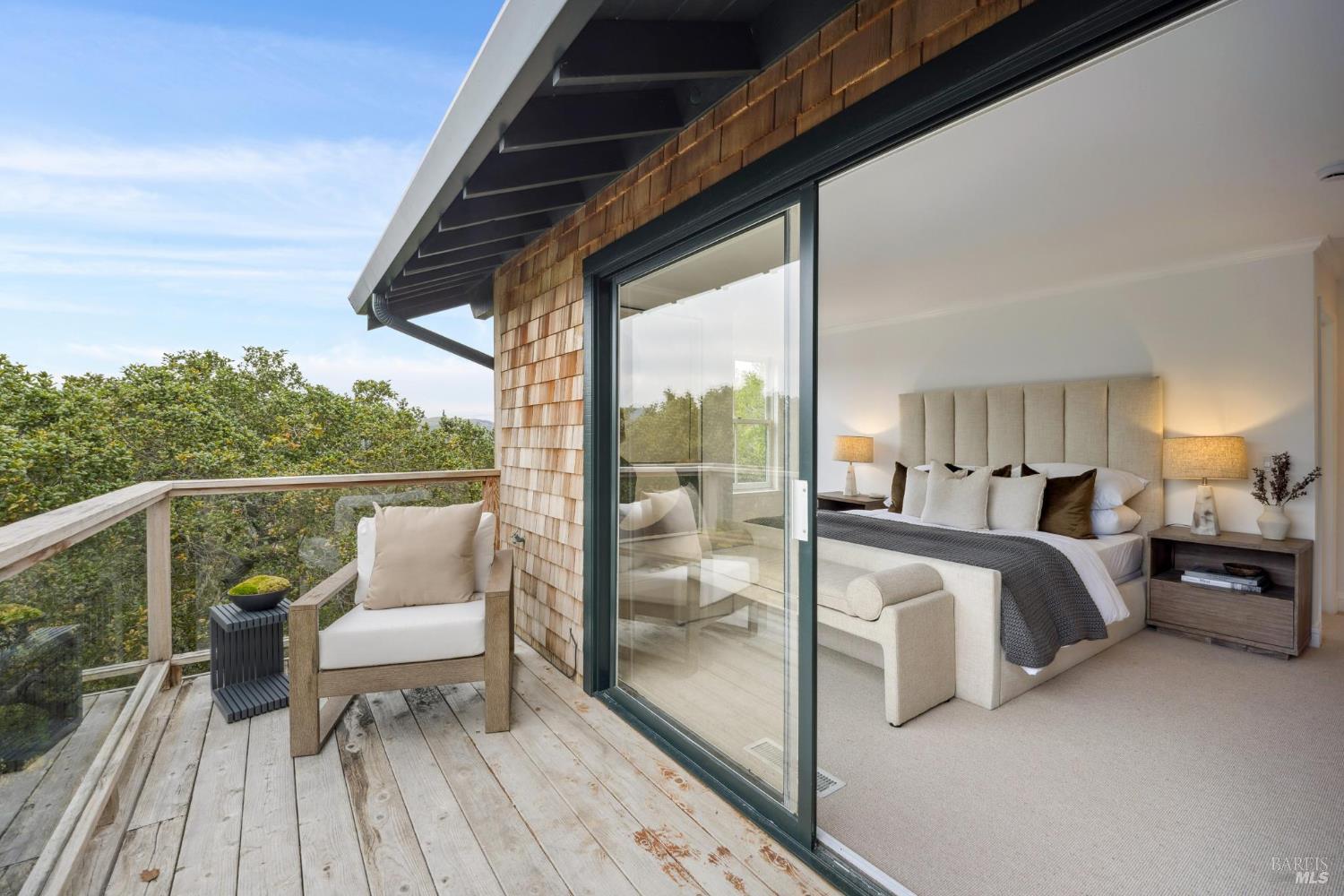 Detail Gallery Image 22 of 46 For 16 Dutch Valley Ln, San Anselmo,  CA 94960 - 4 Beds | 2 Baths