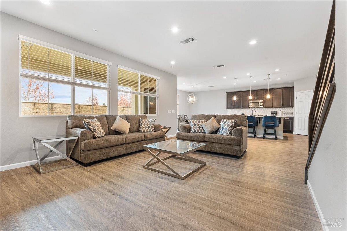 Detail Gallery Image 7 of 48 For 2180 Karen Pl, Rohnert Park,  CA 94928 - 4 Beds | 3 Baths