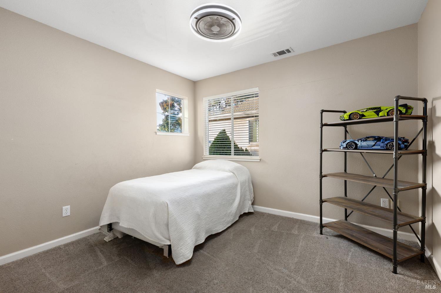 Detail Gallery Image 22 of 54 For 1049 Woodcrest Ct, Vacaville,  CA 95688 - 4 Beds | 3 Baths