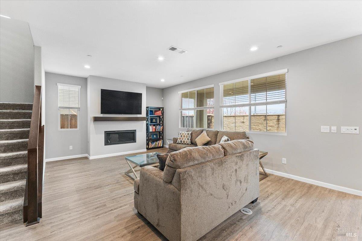 Detail Gallery Image 6 of 48 For 2180 Karen Pl, Rohnert Park,  CA 94928 - 4 Beds | 3 Baths