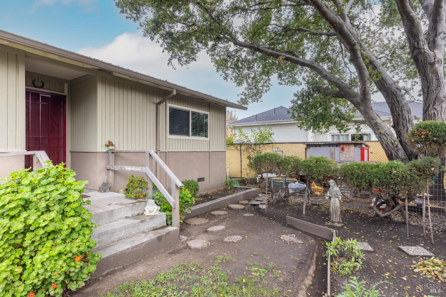 Detail Gallery Image 2 of 19 For 2030 W Pueblo Ave, Napa,  CA 94558 - 3 Beds | 2 Baths