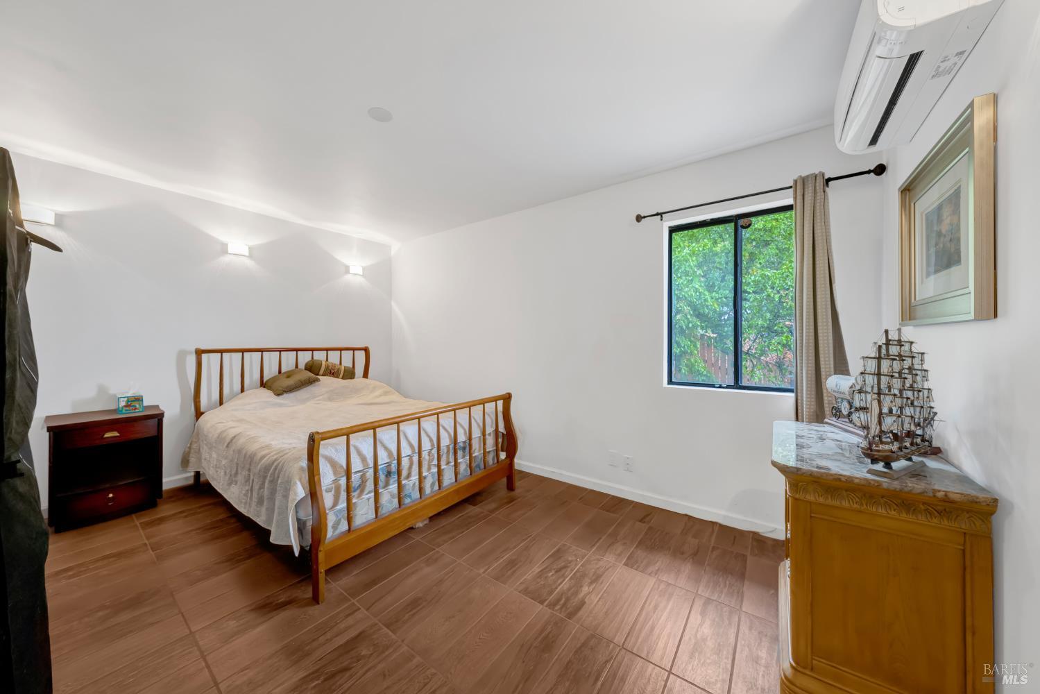 Detail Gallery Image 13 of 42 For 5798 Sunrise Dr, Lower Lake,  CA 94547 - 4 Beds | 3 Baths