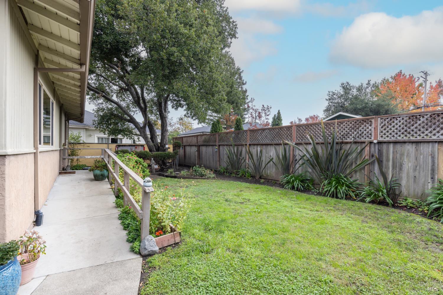 Detail Gallery Image 10 of 19 For 2030 W Pueblo Ave, Napa,  CA 94558 - 3 Beds | 2 Baths