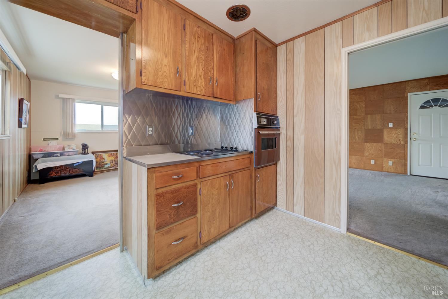 Detail Gallery Image 9 of 20 For 818 Ashwood Ave, Vallejo,  CA 94591 - 3 Beds | 2 Baths