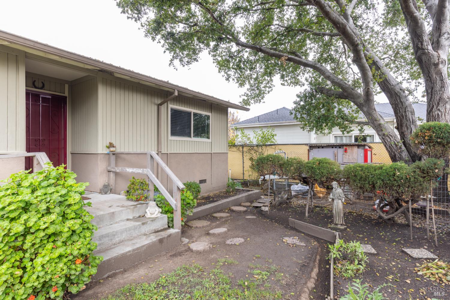 Detail Gallery Image 9 of 19 For 2030 W Pueblo Ave, Napa,  CA 94558 - 3 Beds | 2 Baths