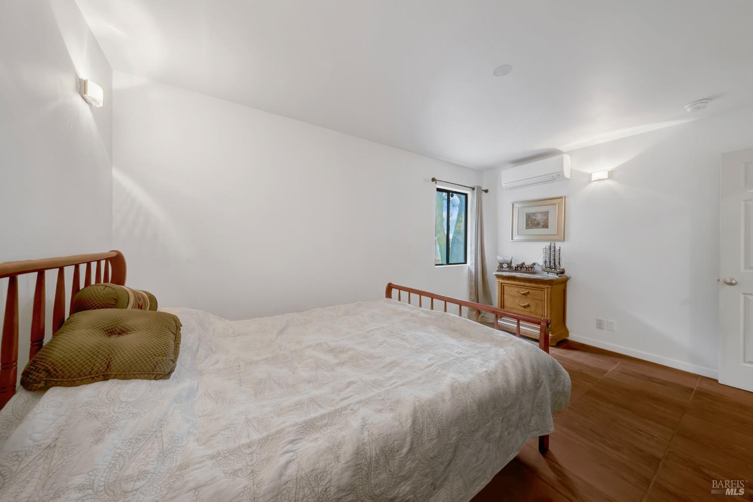 Detail Gallery Image 14 of 42 For 5798 Sunrise Dr, Lower Lake,  CA 94547 - 4 Beds | 3 Baths