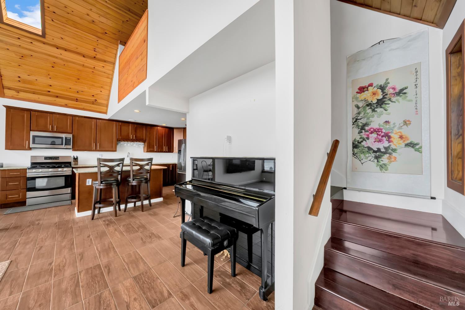 Detail Gallery Image 10 of 42 For 5798 Sunrise Dr, Lower Lake,  CA 94547 - 4 Beds | 3 Baths