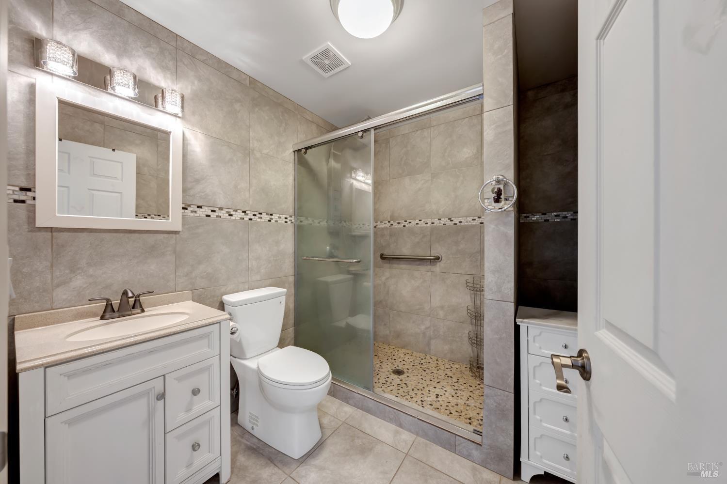 Detail Gallery Image 16 of 42 For 5798 Sunrise Dr, Lower Lake,  CA 94547 - 4 Beds | 3 Baths