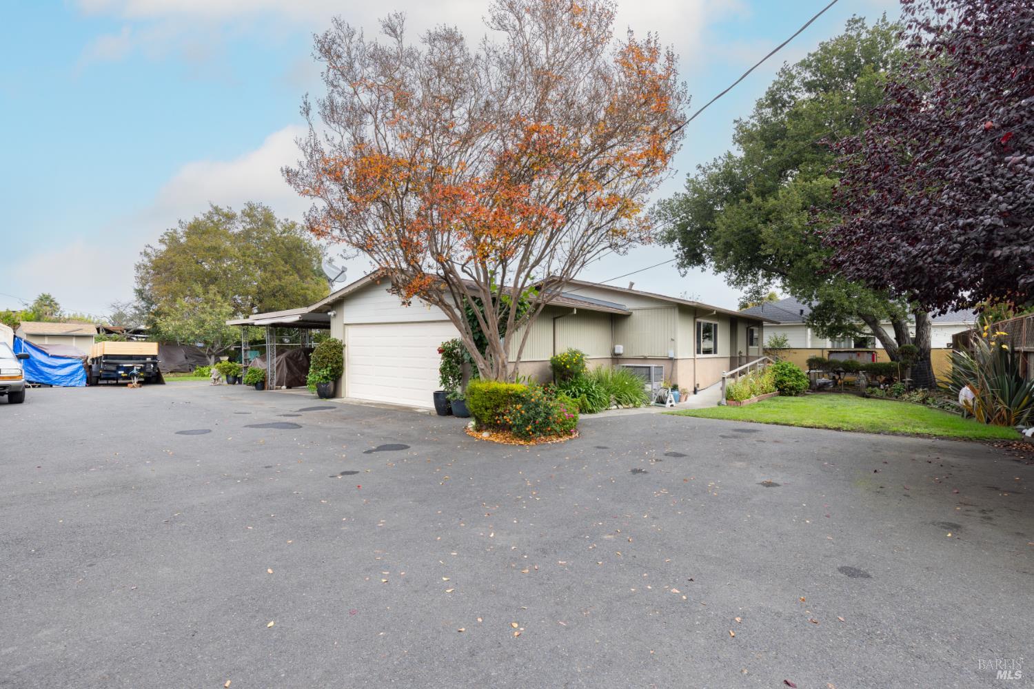 Detail Gallery Image 12 of 19 For 2030 W Pueblo Ave, Napa,  CA 94558 - 3 Beds | 2 Baths