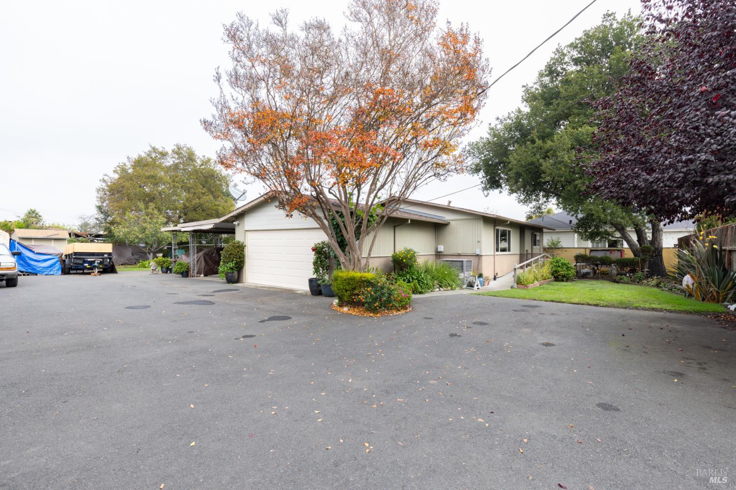 Detail Gallery Image 5 of 19 For 2030 W Pueblo Ave, Napa,  CA 94558 - 3 Beds | 2 Baths