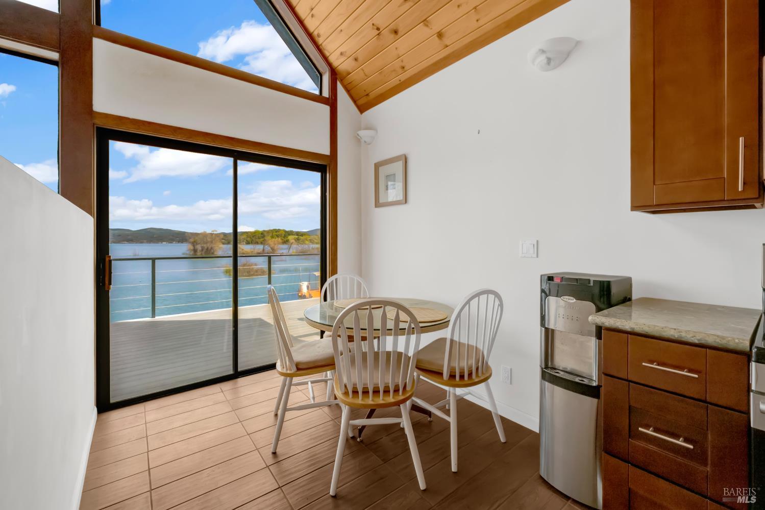 Detail Gallery Image 6 of 42 For 5798 Sunrise Dr, Lower Lake,  CA 94547 - 4 Beds | 3 Baths