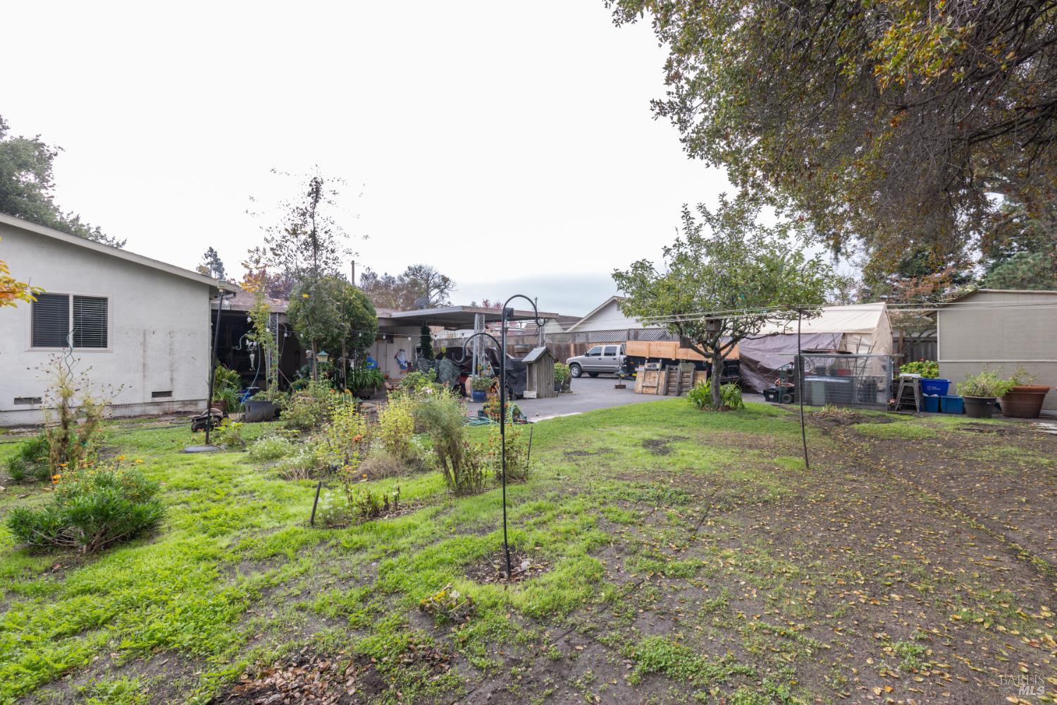 Detail Gallery Image 7 of 19 For 2030 W Pueblo Ave, Napa,  CA 94558 - 3 Beds | 2 Baths