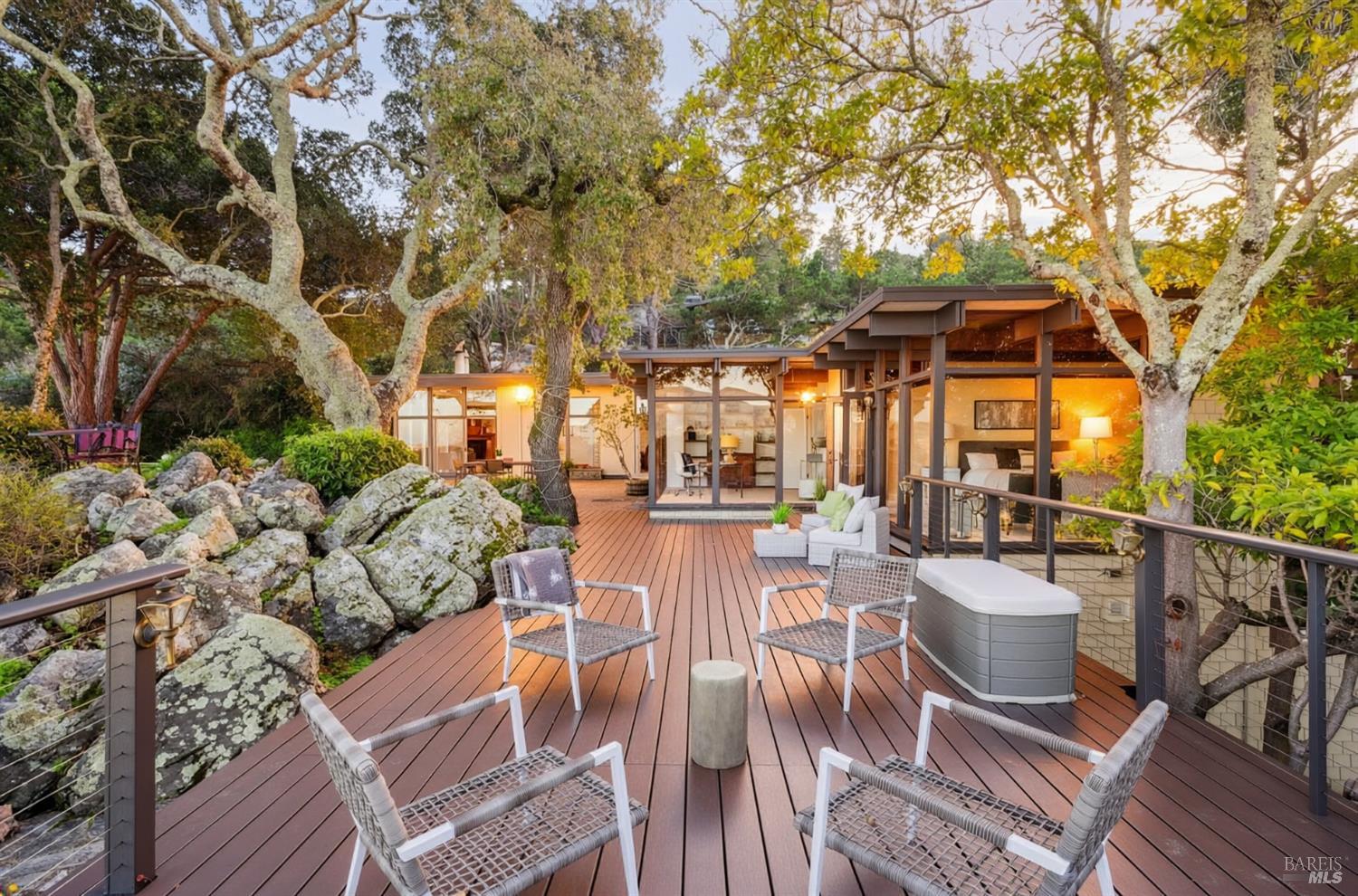 Detail Gallery Image 34 of 50 For 25 Oakhurst Rd, San Rafael,  CA 94901 - 4 Beds | 4 Baths