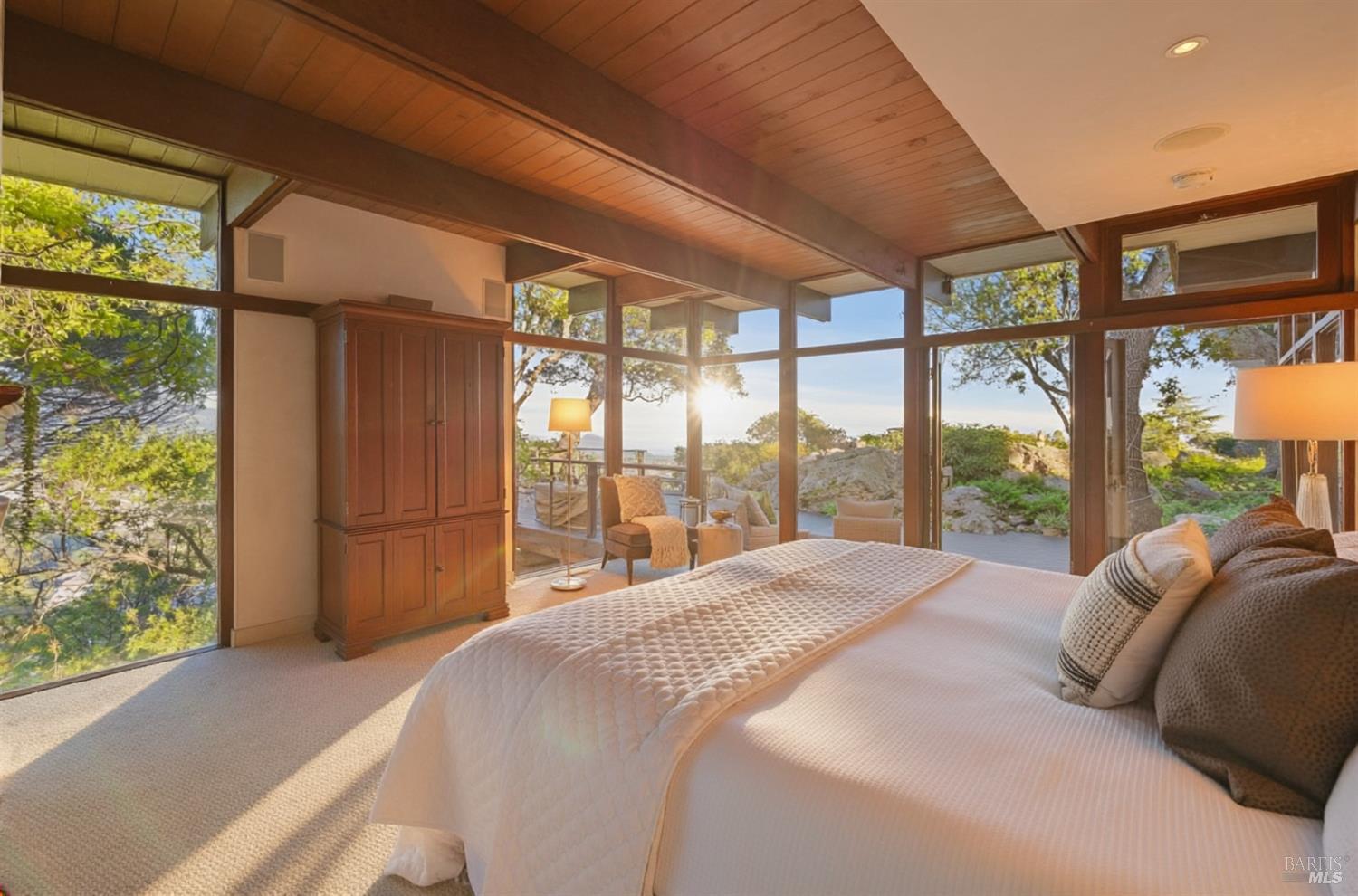 Detail Gallery Image 18 of 50 For 25 Oakhurst Rd, San Rafael,  CA 94901 - 4 Beds | 4 Baths