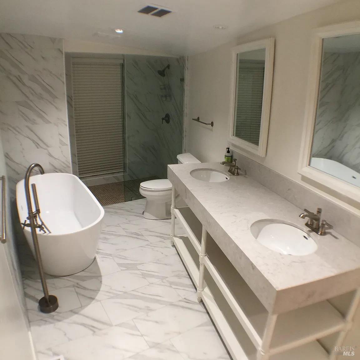 Detail Gallery Image 20 of 39 For 67 via Los Altos Unkn, Tiburon,  CA 94920 - 5 Beds | 5/1 Baths