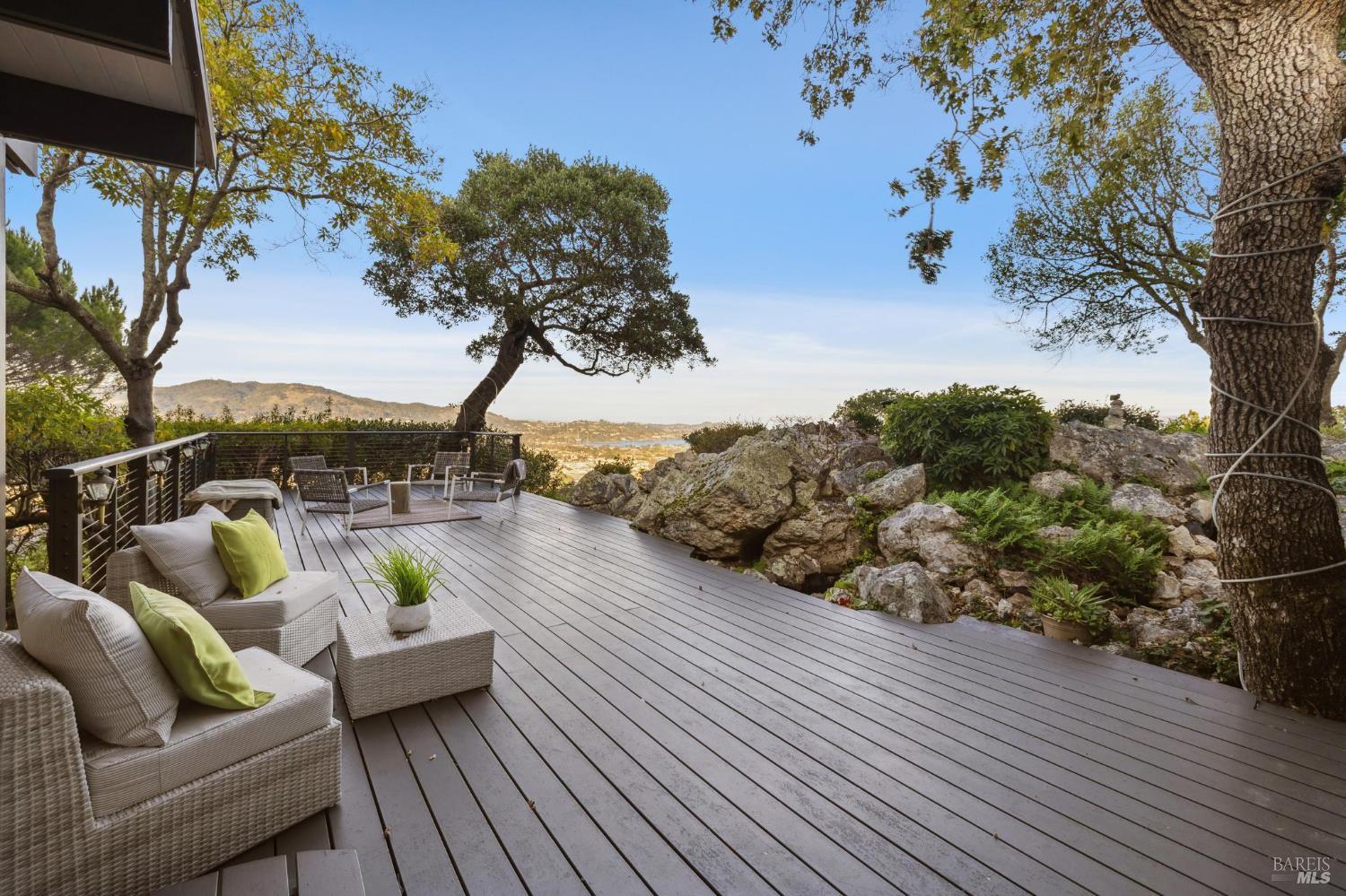 Detail Gallery Image 44 of 50 For 25 Oakhurst Rd, San Rafael,  CA 94901 - 4 Beds | 4 Baths