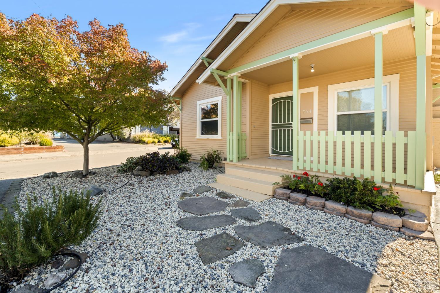 Detail Gallery Image 3 of 36 For 764 Mill St, Santa Rosa,  CA 95404 - 2 Beds | 1/1 Baths