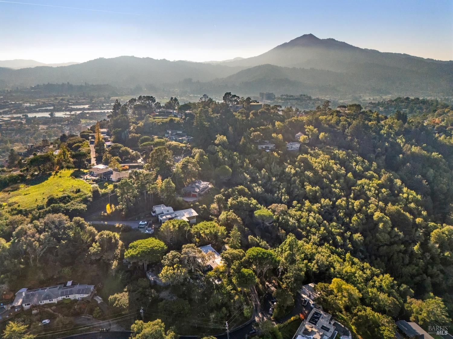 Detail Gallery Image 49 of 50 For 25 Oakhurst Rd, San Rafael,  CA 94901 - 4 Beds | 4 Baths