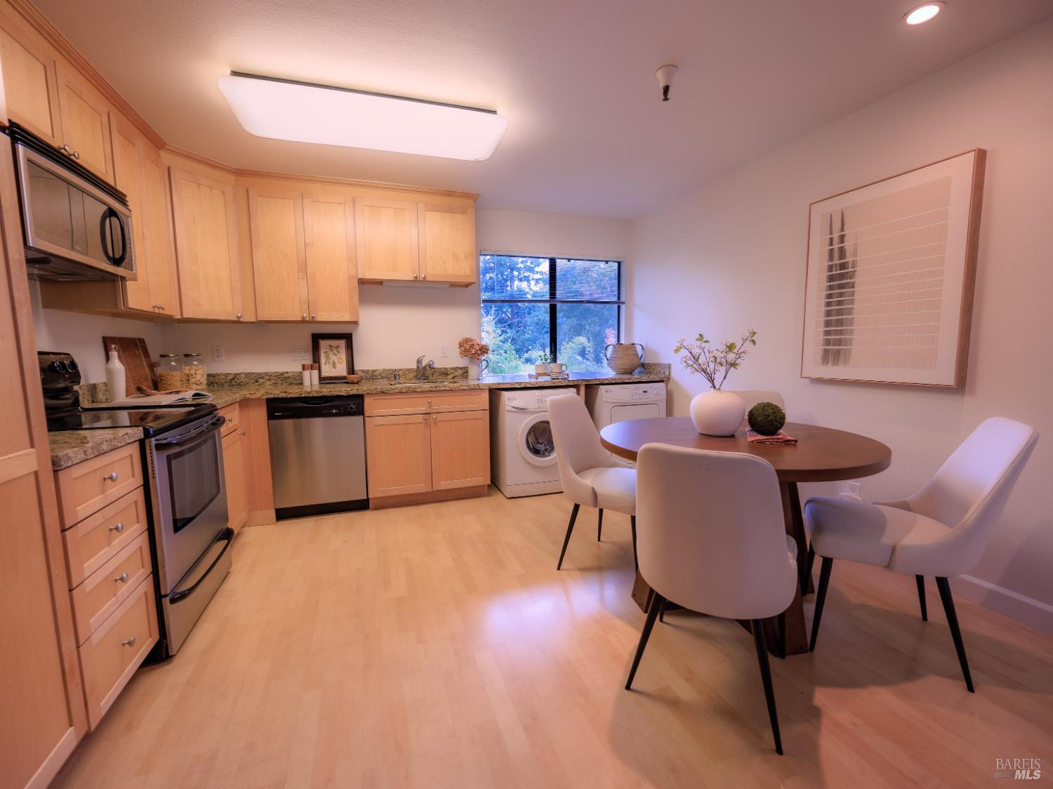 Detail Gallery Image 4 of 18 For 720 Petaluma Blvd #30,  Petaluma,  CA 94952 - 2 Beds | 1 Baths