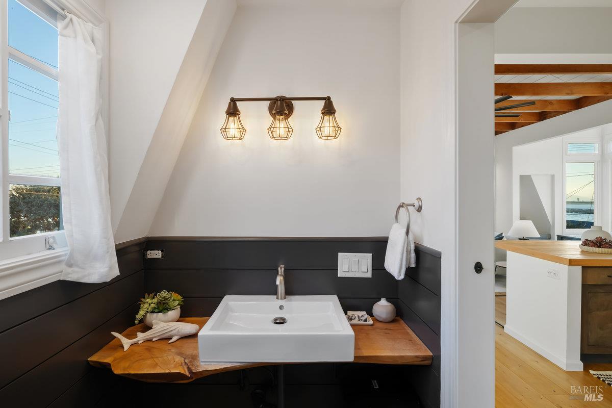 Detail Gallery Image 31 of 95 For 700 Ocean Ave, Richmond,  CA 94801 - 3 Beds | 2/1 Baths