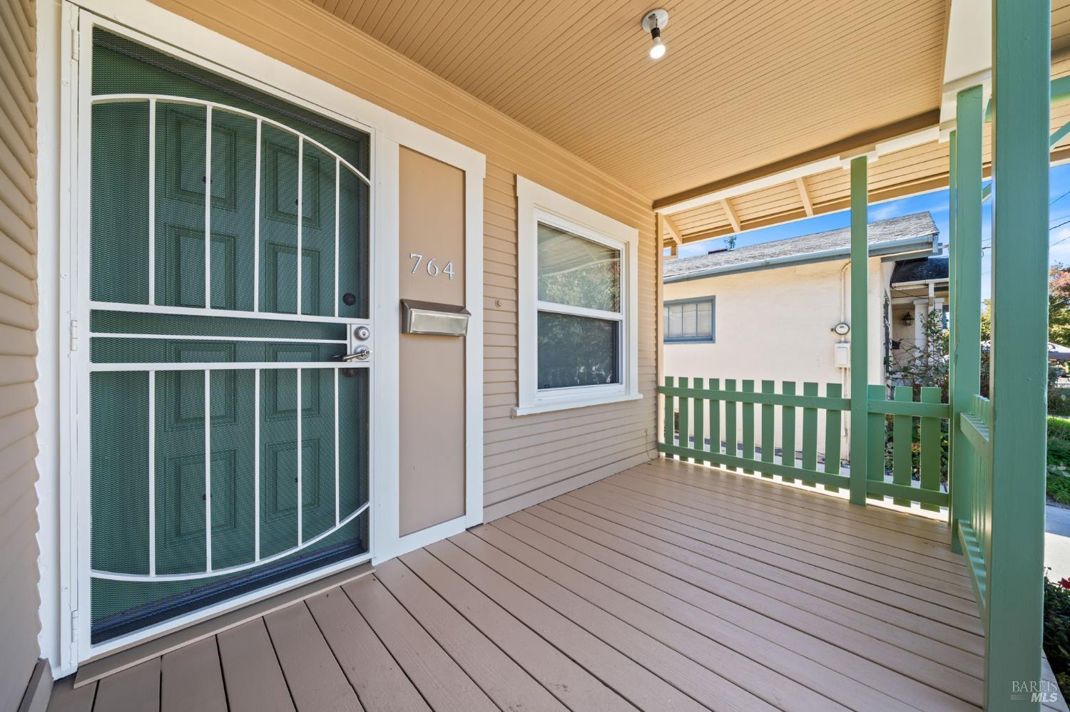 Detail Gallery Image 4 of 36 For 764 Mill St, Santa Rosa,  CA 95404 - 2 Beds | 1/1 Baths