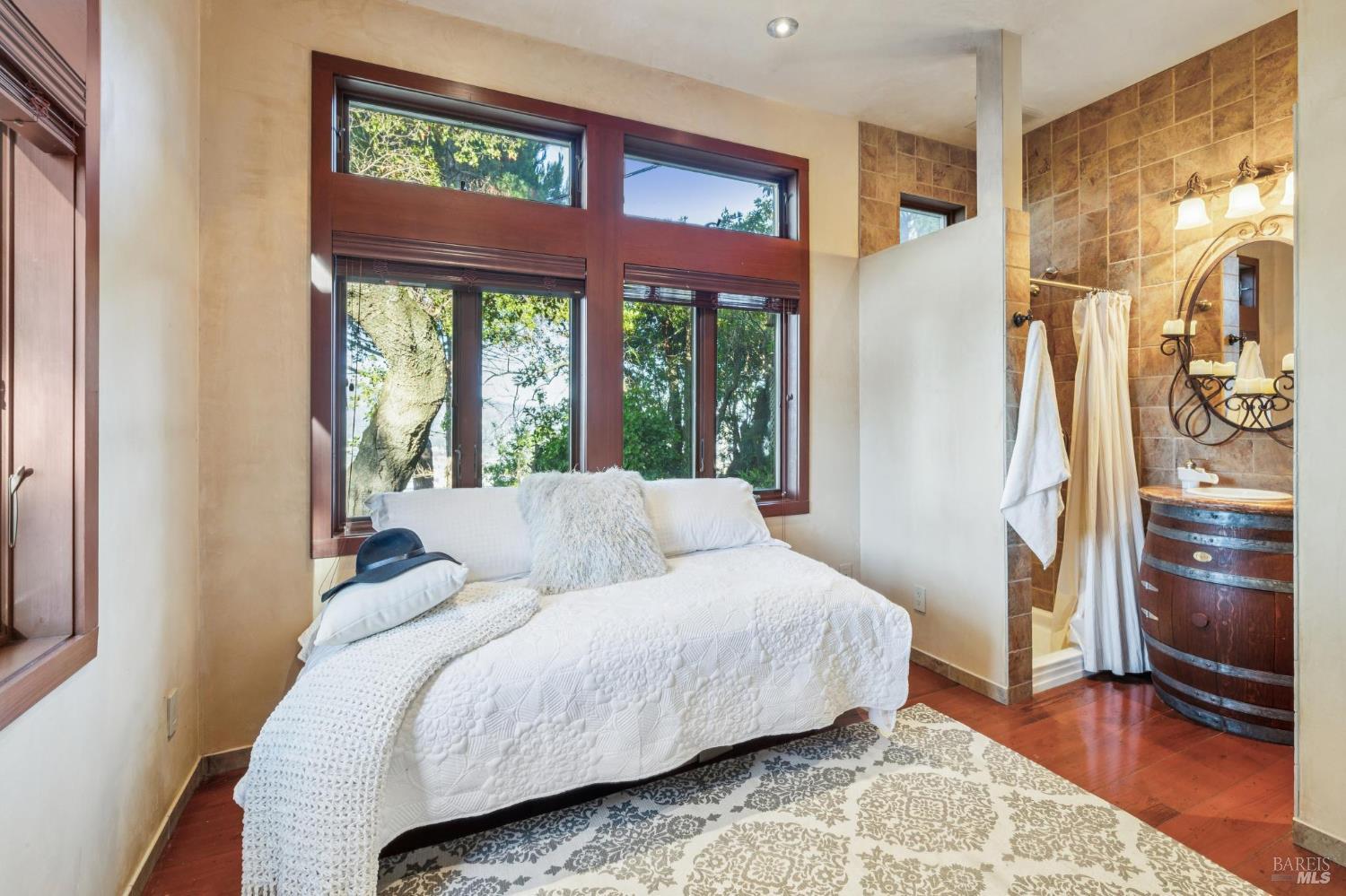 Detail Gallery Image 36 of 50 For 25 Oakhurst Rd, San Rafael,  CA 94901 - 4 Beds | 4 Baths
