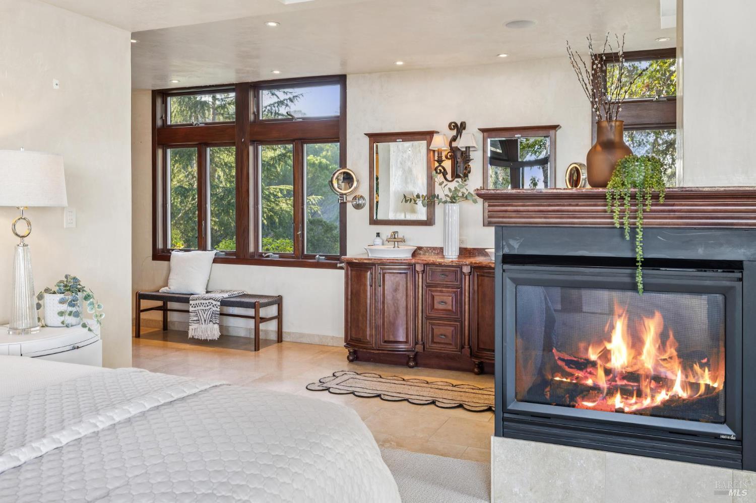 Detail Gallery Image 19 of 50 For 25 Oakhurst Rd, San Rafael,  CA 94901 - 4 Beds | 4 Baths