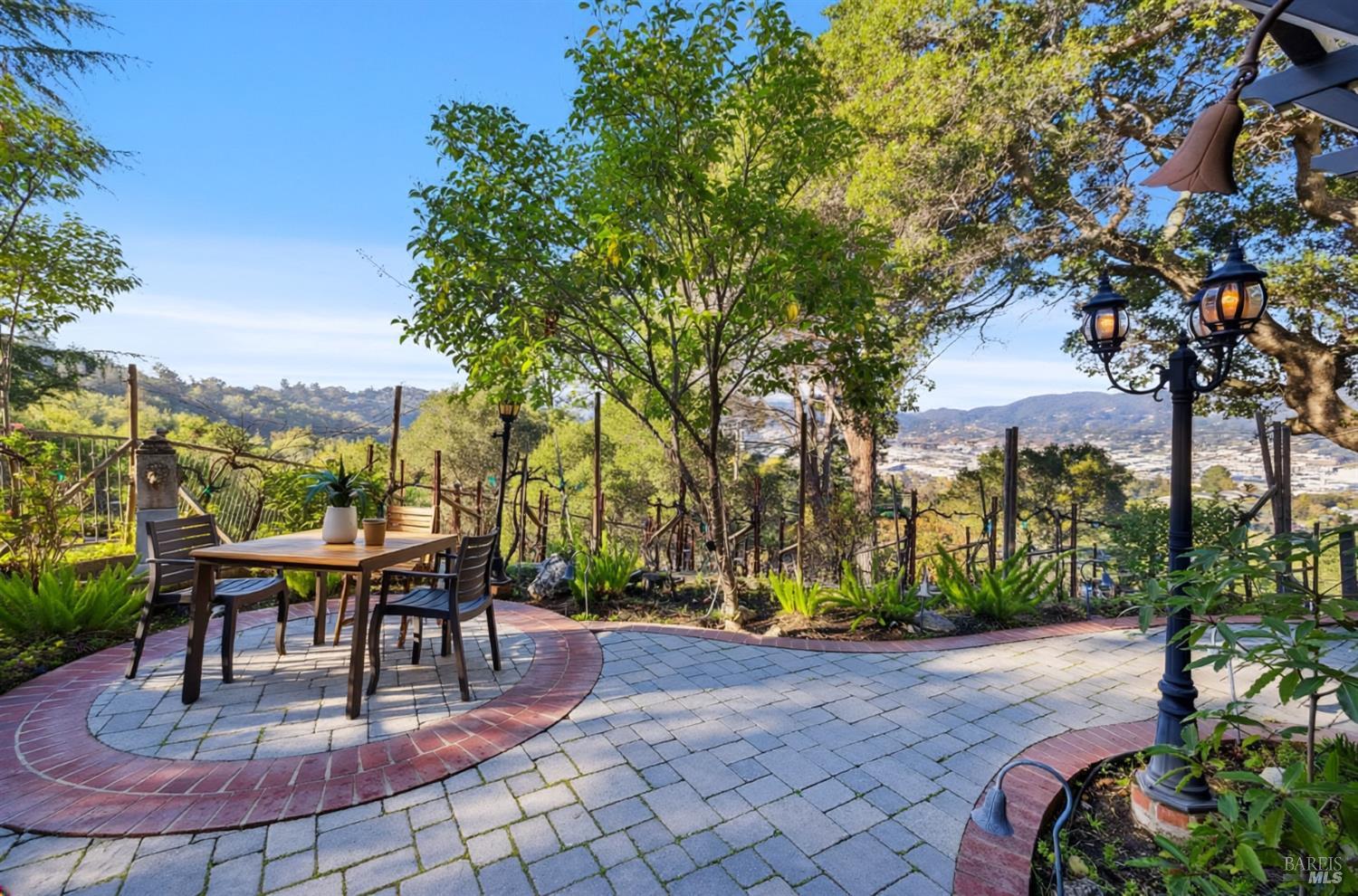 Detail Gallery Image 38 of 50 For 25 Oakhurst Rd, San Rafael,  CA 94901 - 4 Beds | 4 Baths