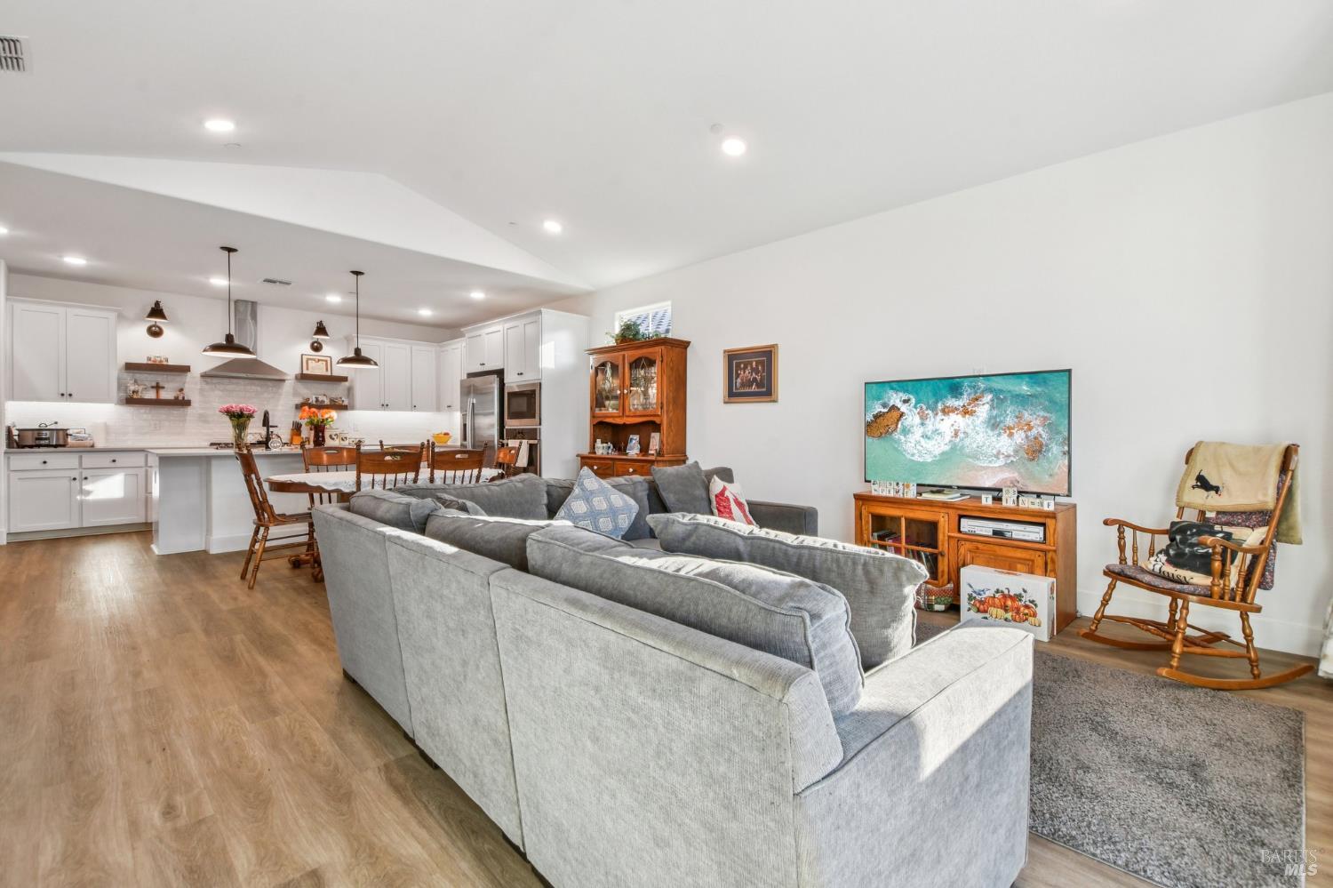 Detail Gallery Image 6 of 36 For 300 White Owl St, Dixon,  CA 95620 - 2 Beds | 2 Baths